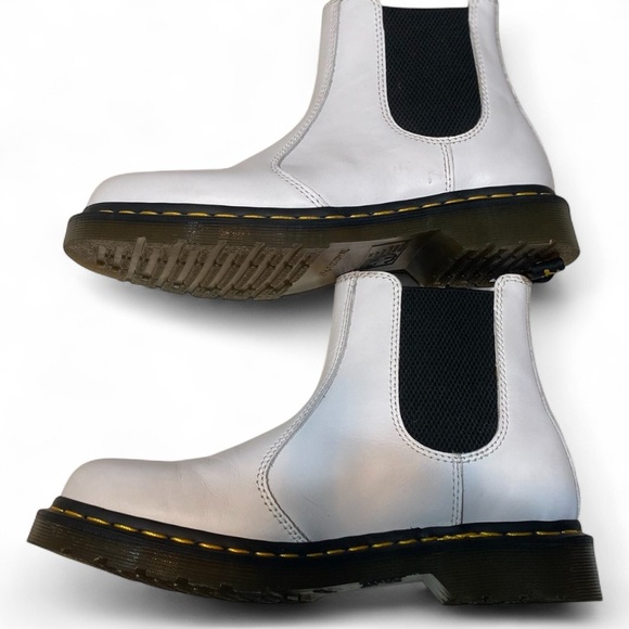 Doc Martins Chelsea Boot in White Smooth Leather Size 9 - Picture 2 of 10